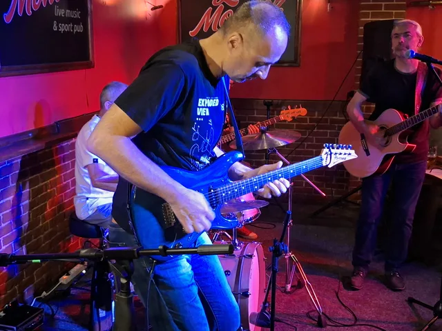 Jacek Dubicki z zespołem